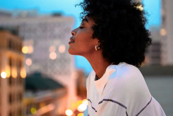 Mindfulness in Therapy: An Invitation to Notice Without Judgment 